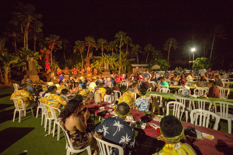 Wetnwild Vendor Chief Luau Restaurant