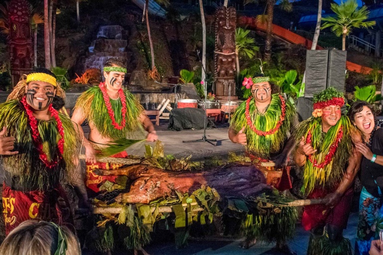 Wetnwild Vendor Chief Luau Tourists Experience Food 