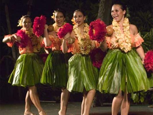 Hawaii luau dancers