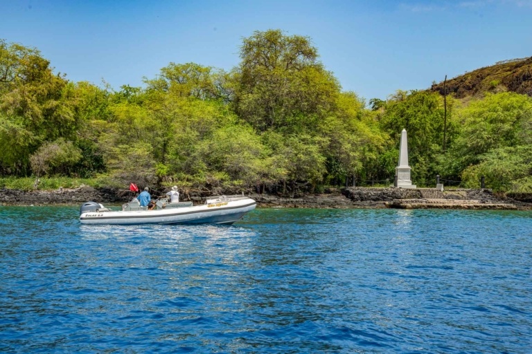 Sea Quest Boat Big Island at Captain Cook Monument Kealakekua Bay