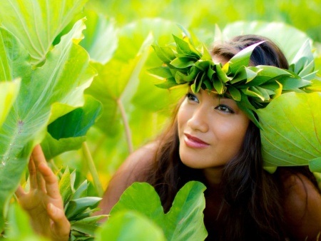 beautiful girl on the island breeze luau big island hawaii