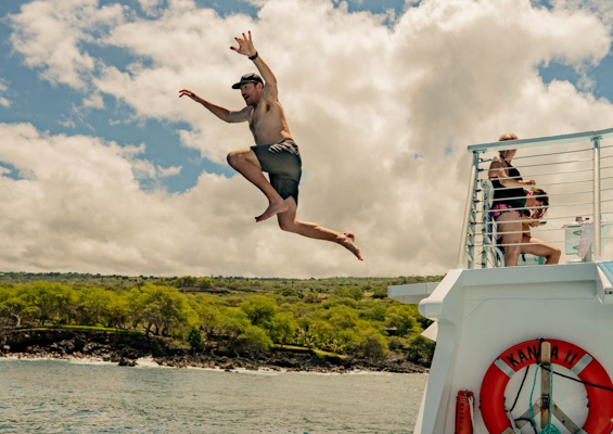 Bodyglovehawaii Hawaii Sunset Dinner Cruise Guest Having Fun Slider