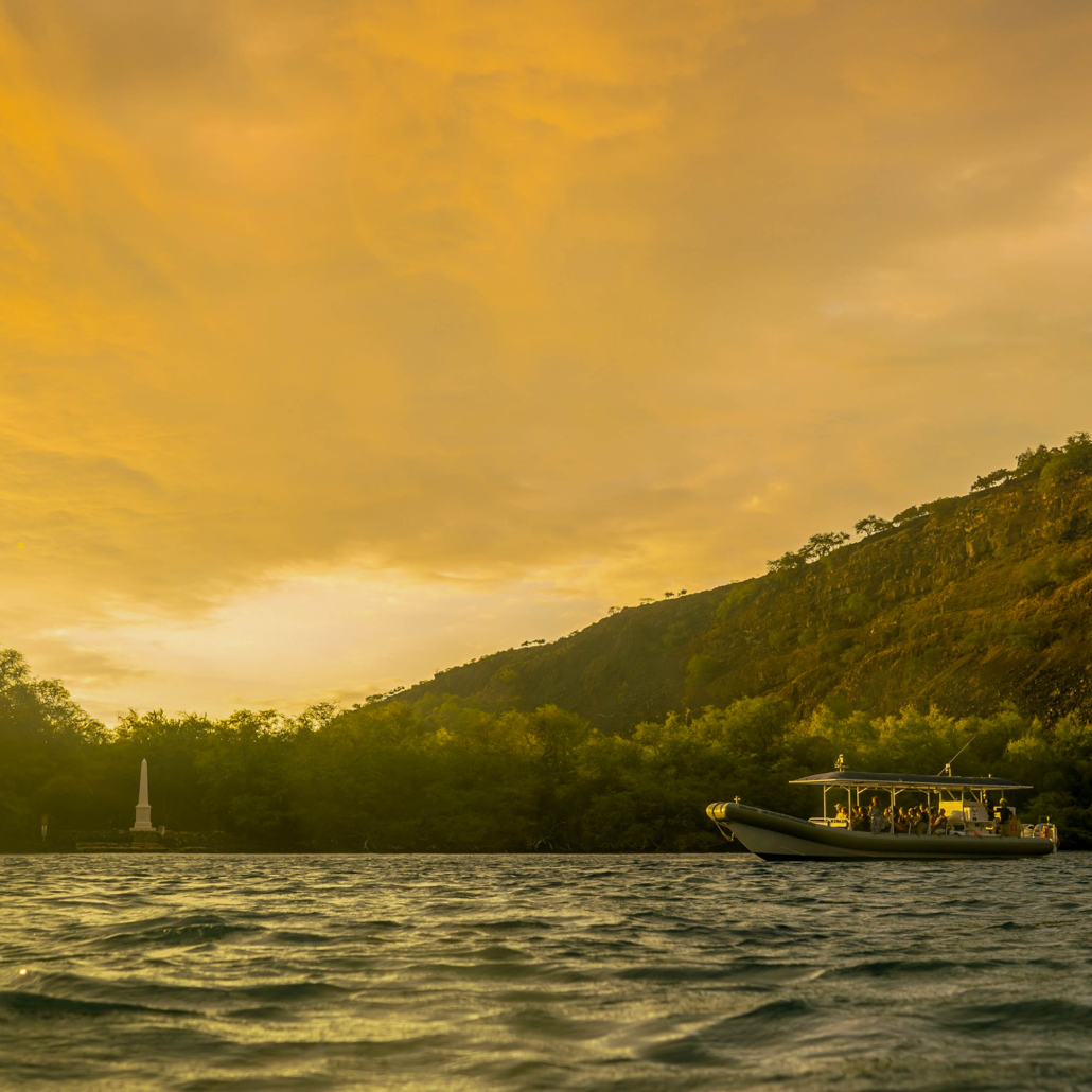 Bodyglovehawaii Hawaii Sunset Dinner Cruise Sunset At The Captain Cook