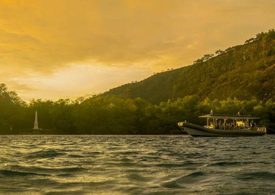 Bodyglovehawaii Hawaii Sunset Dinner Cruise Sunset At The Captain Cook Slider