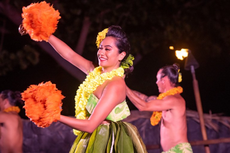 Royal Kona Luau Women Dancer 