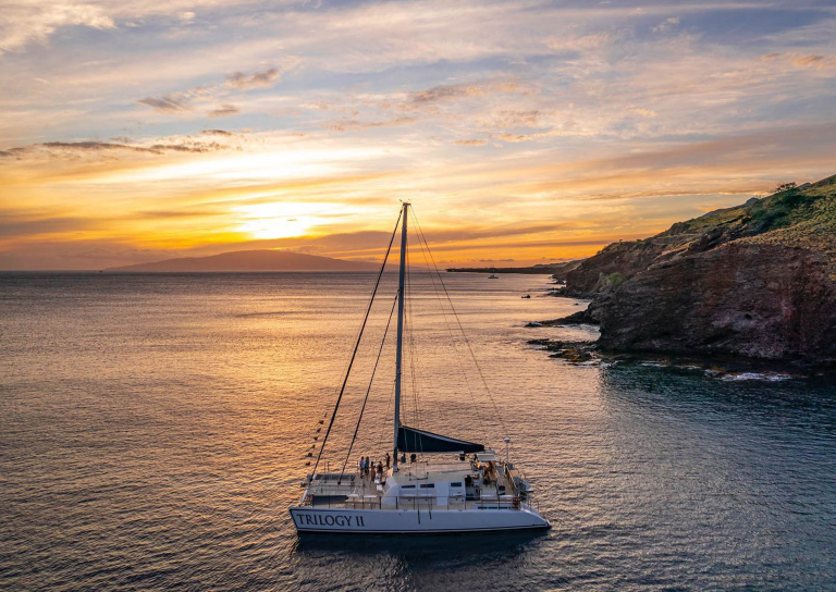 Sailtrilogy Deluxe Kaanapali Sunset Sail Middle Of Ocean