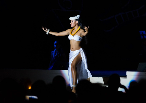 Traditional Hawaii Dance Legends Of Hawaii Luau Hilton Waikoloa Slider