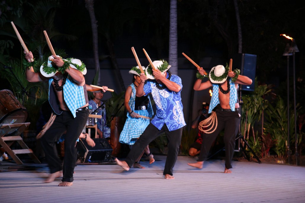 traditional hula hawaii loa luau island breeze