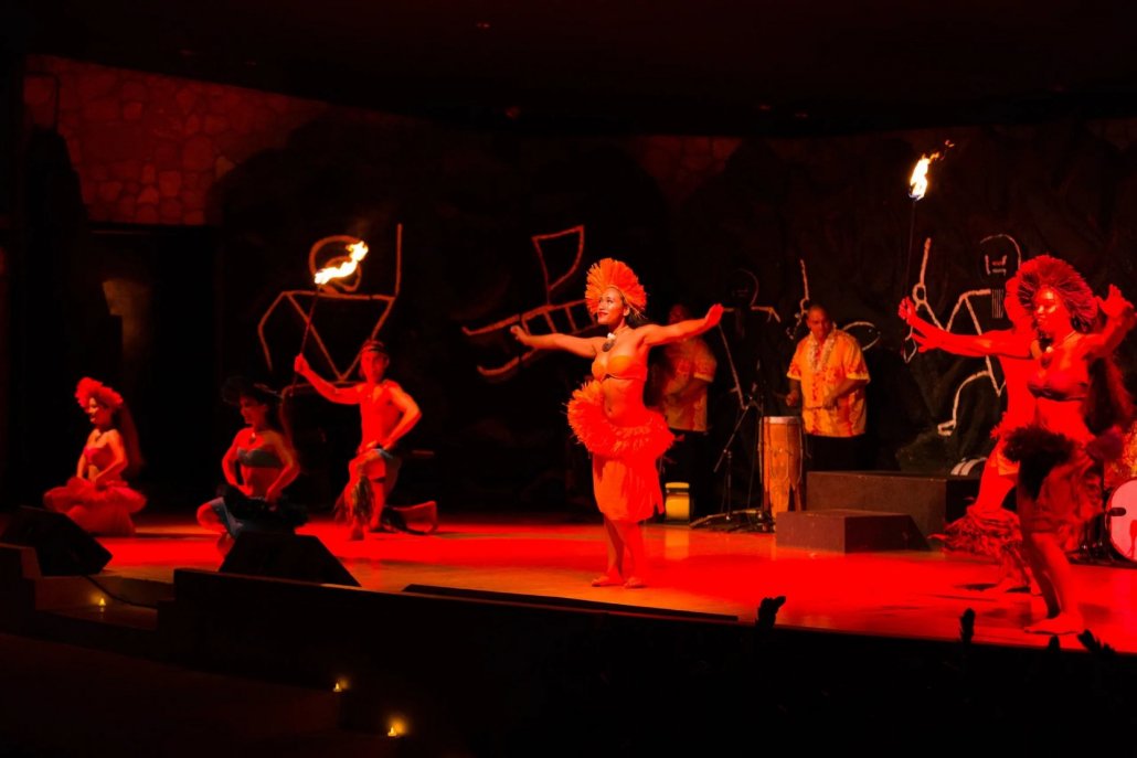 watch the amazing history of hawaii island unfold with pulsating drums and blazing flames legends of hawaii luau hilton waikoloa