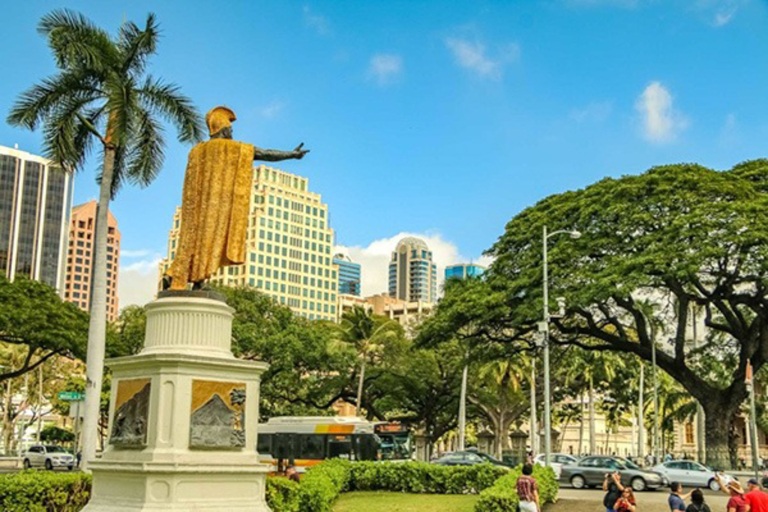 Kamehameha Statue Facing Iolani Palace Honolulu Slider 