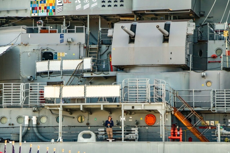 USSMissouriVisitorandInchGunsPearlHarborOahu