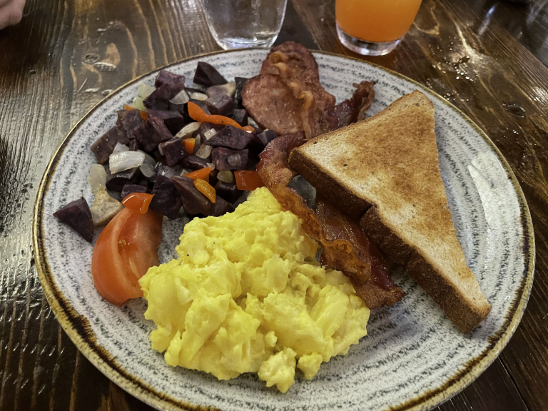 tropical-plantation-valley-isle-sunrise-breakfast