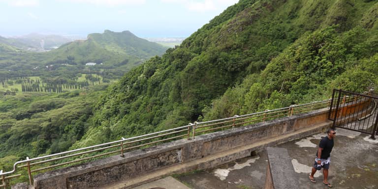 Nuuanu Pali Lookout Visitor 1 1200x600 Nuuanu Pali Lookout Visitor