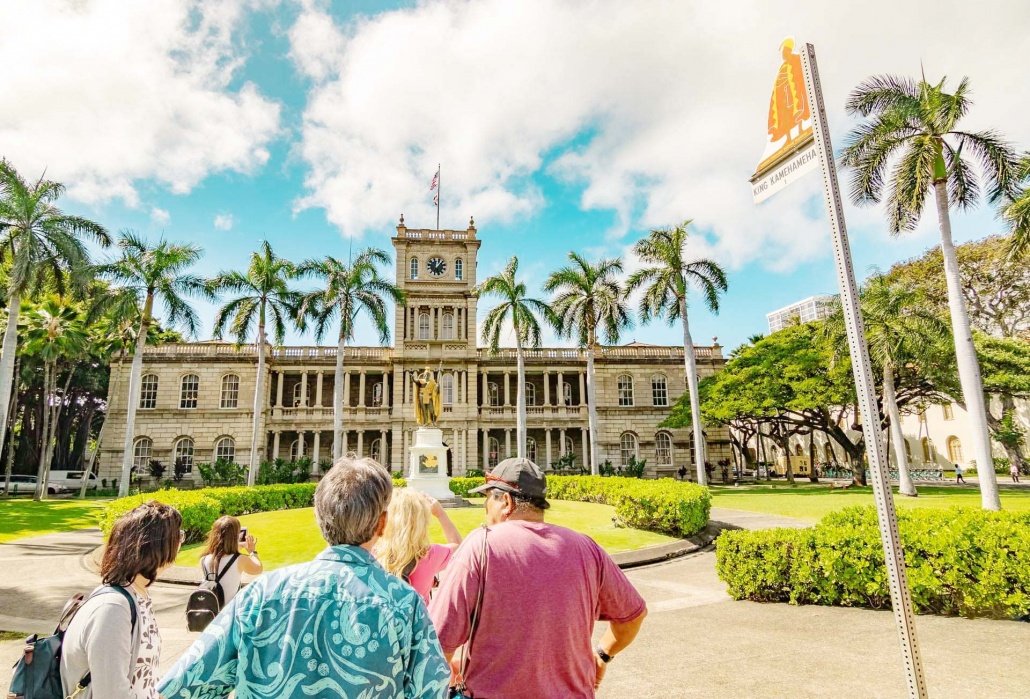 aliiolani hale and kamehameha statue visitors and sign honolulu oahu hawaii