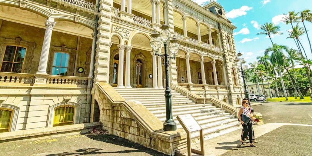 iolani palace front steps visitors oahu hawaii