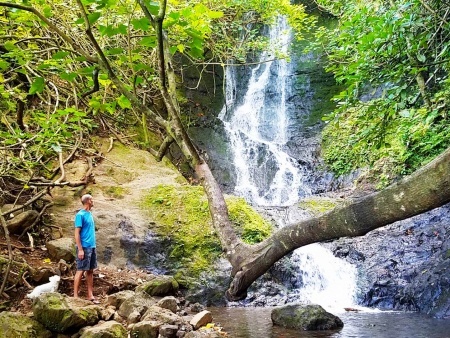kooloau waterfall hike man