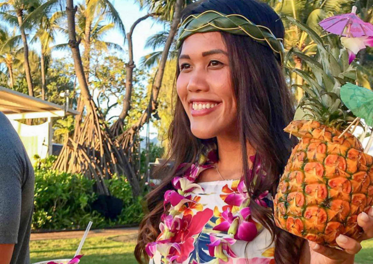 Diamondheadbeachluau Woman Holding Drink 