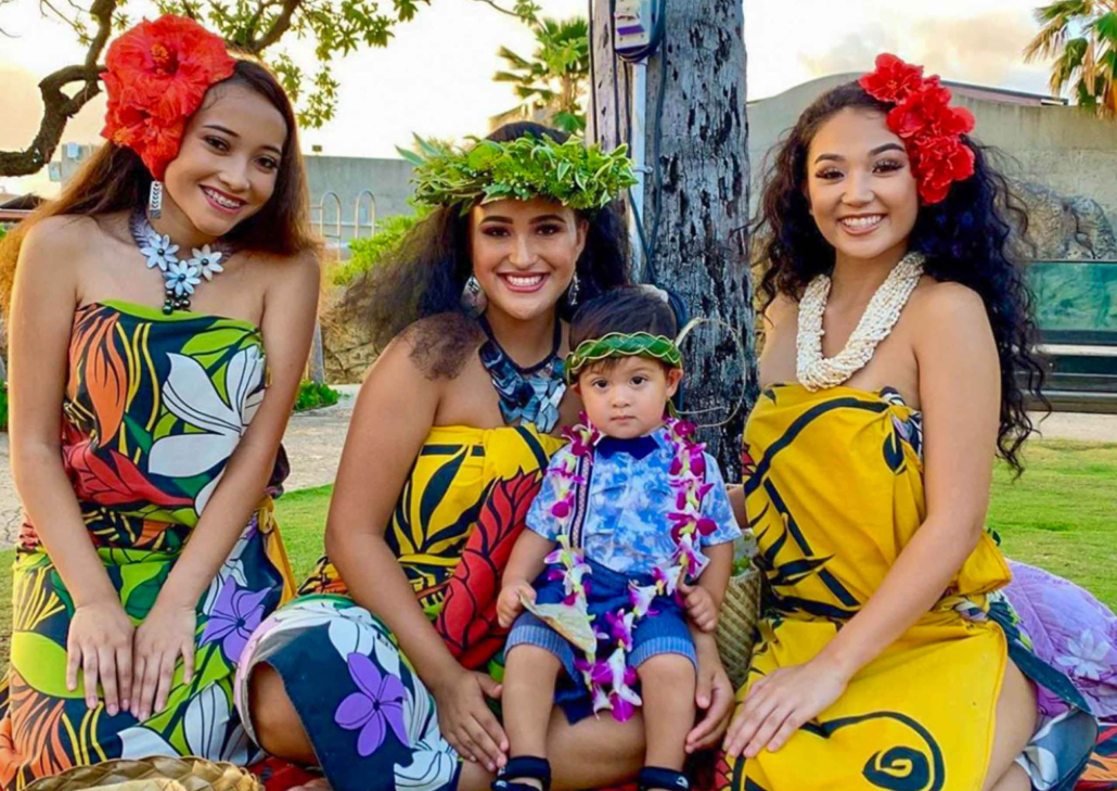 Diamondheadbeachluau Women Smiling 