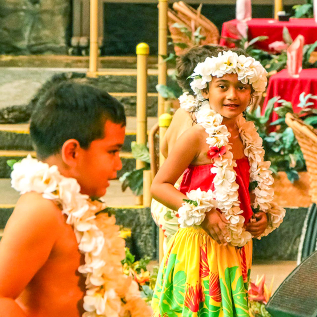 Aulii Luau At Poipu Beach Polynesian Cultural Center Alii Luau Show Children