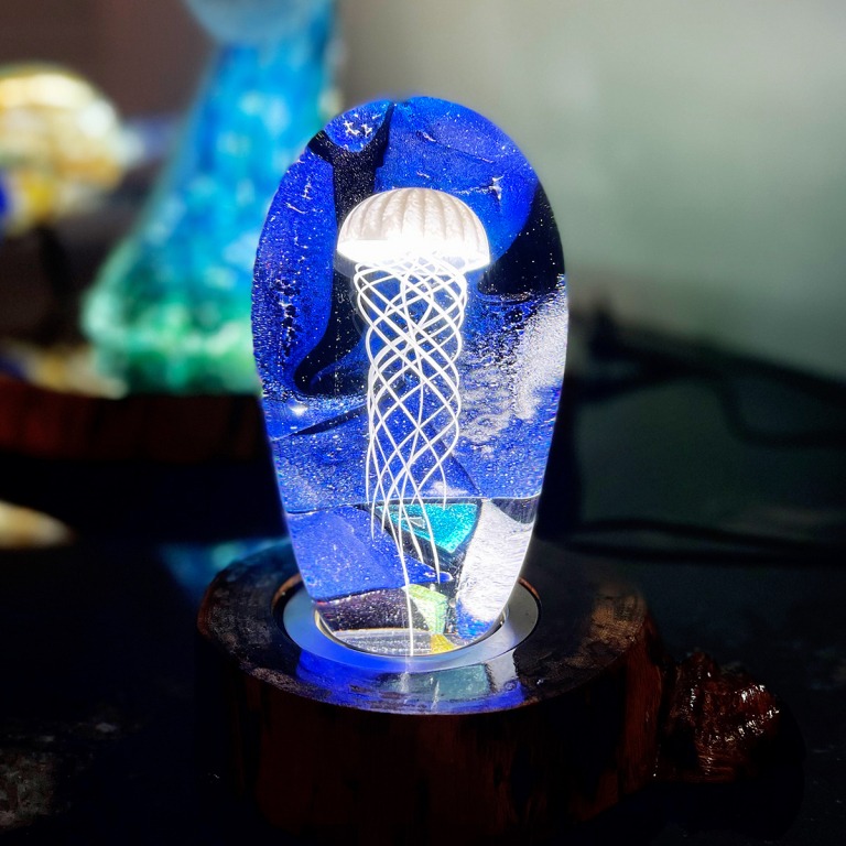 dichro-jellyfish-dim-5.5-in-tall-by-3-in-wide-by-2.25-in-depth DichroJellyfishDim