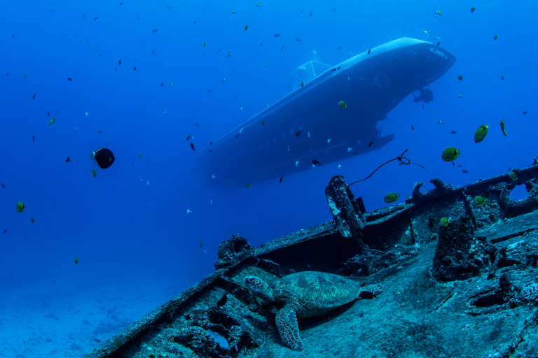atlantis adventure maui undersea submarine adventure dark submarine