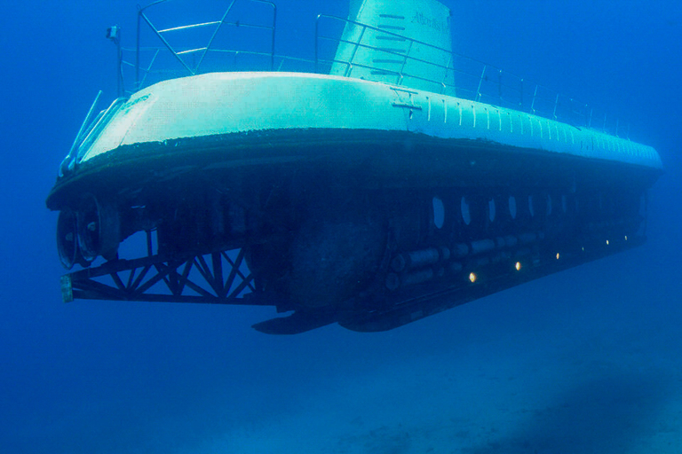 atlantis adventure maui undersea submarine adventure submarine back view
