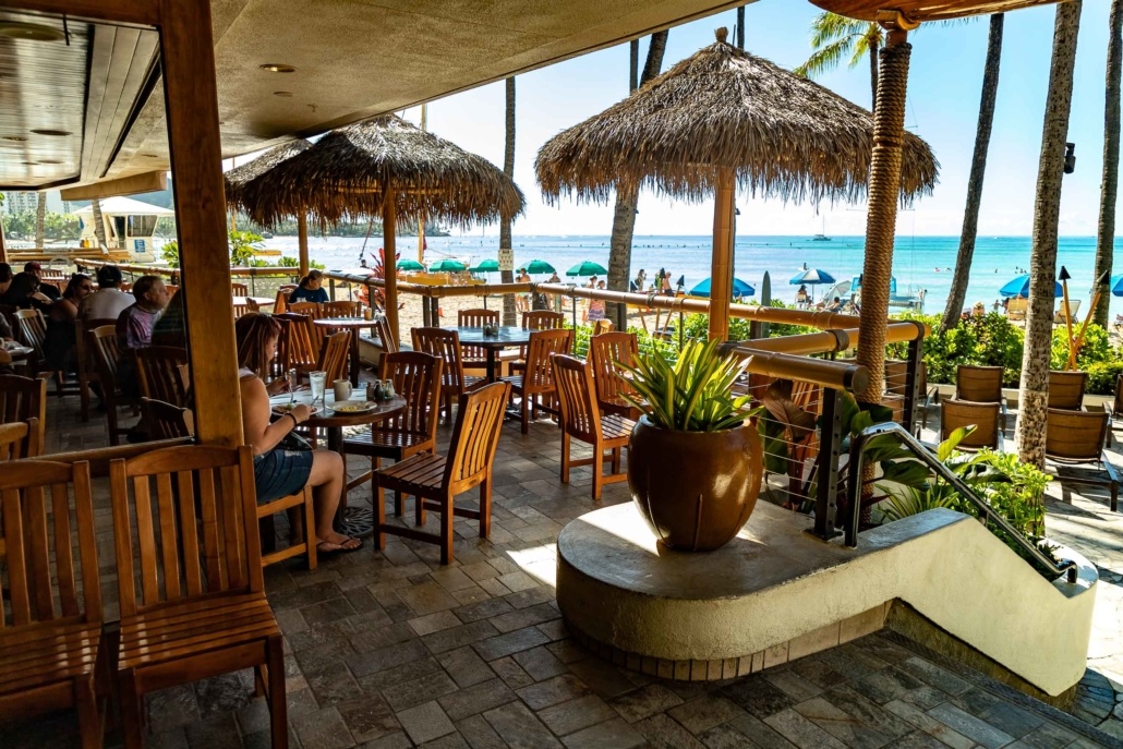 Duke's Restaurant Waikiki Tables and Beach View