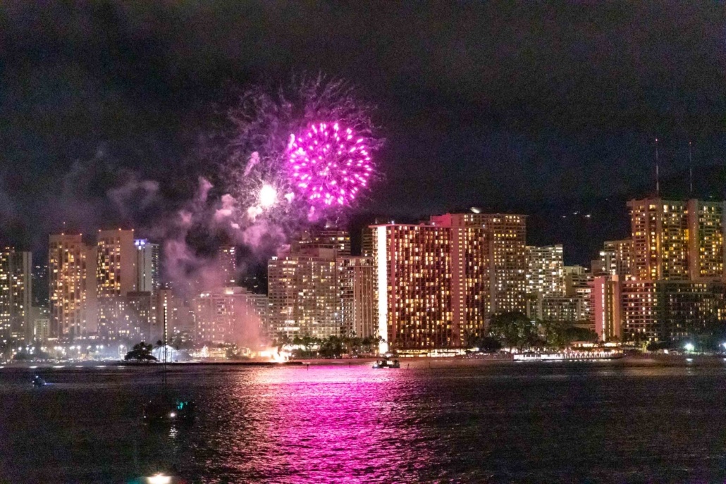 waikiki dinner cruise fireworks