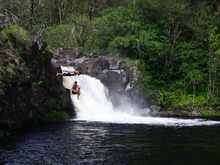 umauma fall and zipline experience big island two man jump in the water