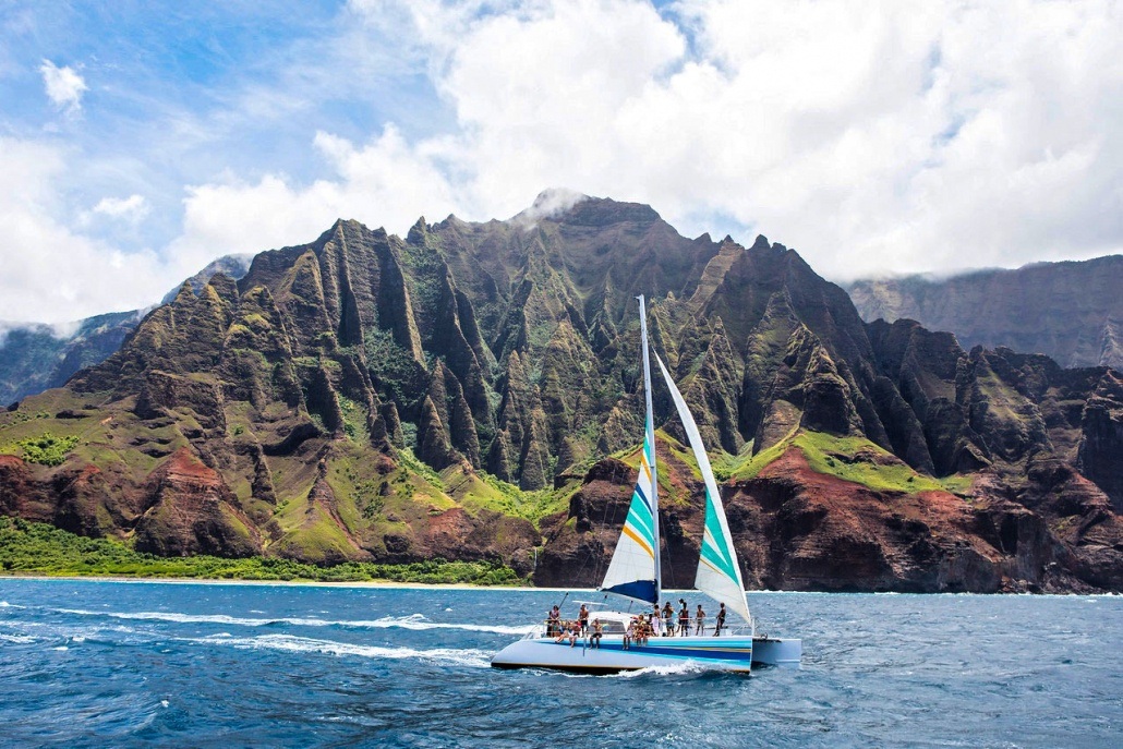 luxurious sailing catamaran kauai holo holo charters