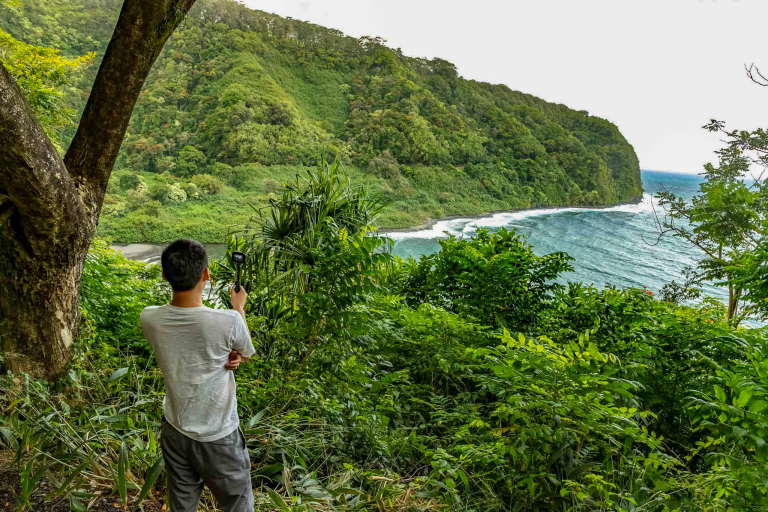 Road To Hana Visitor At Overlook Honomanu Maui