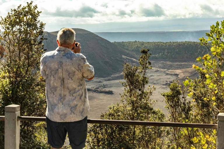Bigisland Deluxe Volcano Experience Tour Feature Volcano National Park Kilauea Iki Visitor At Overlook