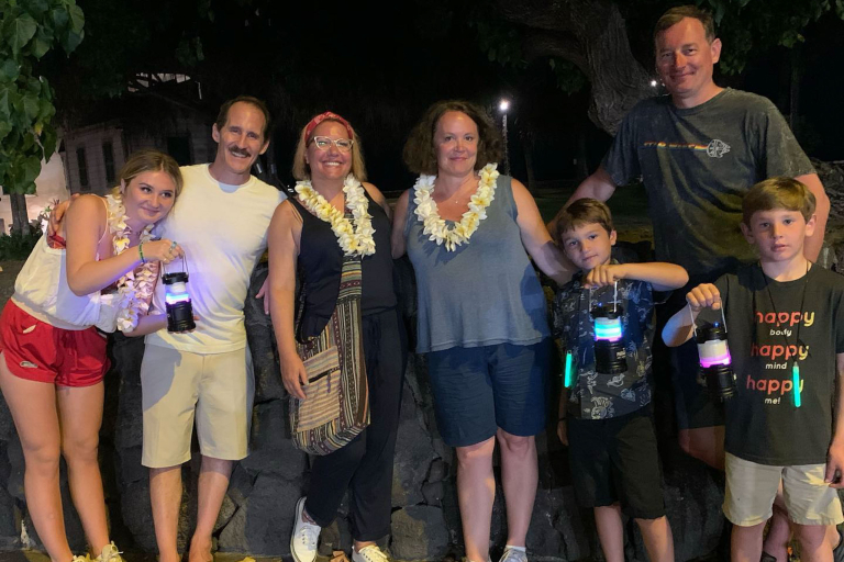 Bigislandghosttours Kona Haunted Hele Tour Guests Having Fun