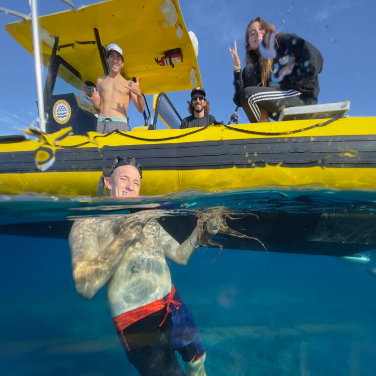 Oceanoutfittershawaii North Shore Summer Snorkel Raft Tour Man Prepare Snorkel
