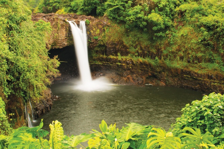 the famed rainbow falls big island