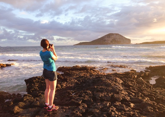 Bluehawaiiphototours Oahu Sunset Photo Tour Slider Girl Take Photo