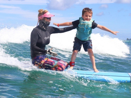 group surfing lesson with surf girls