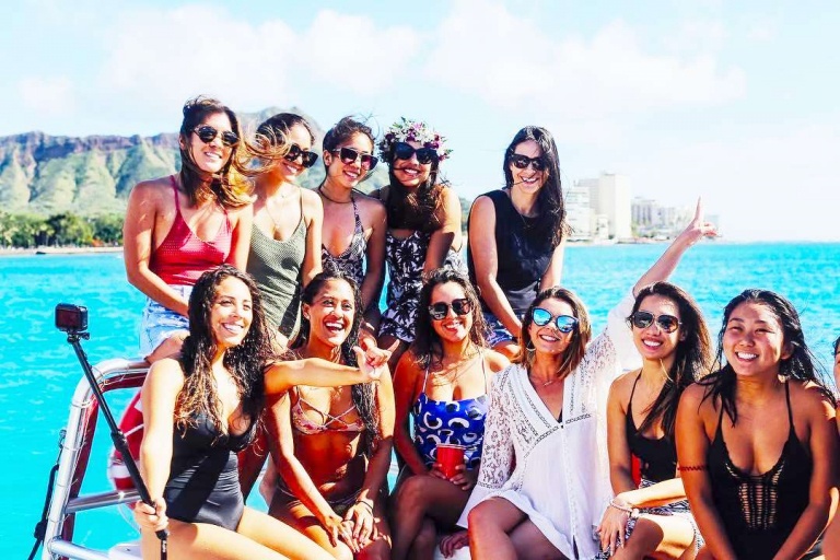 hawaii glass bottom boats girls enjoy waikiki boat tour