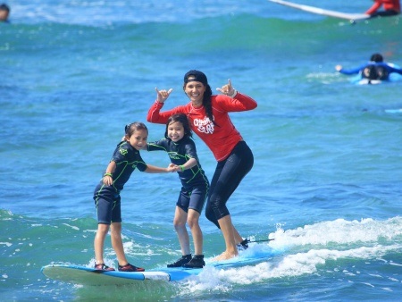 ala moana surf lessons with tour guide