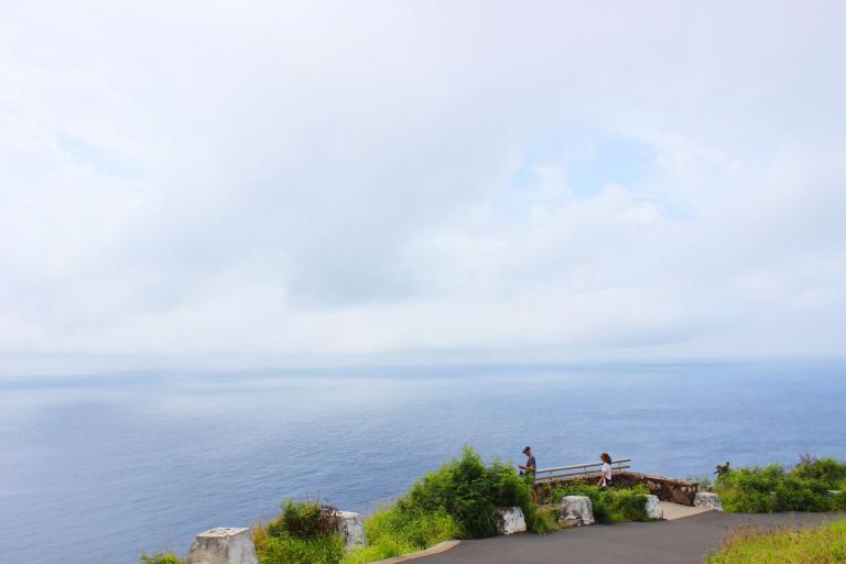 makapuu point lighthouse trail hike halona blowhole breathtaking view
