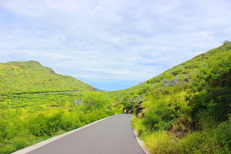 makapuu point lighthouse trail hike halona stunning views
