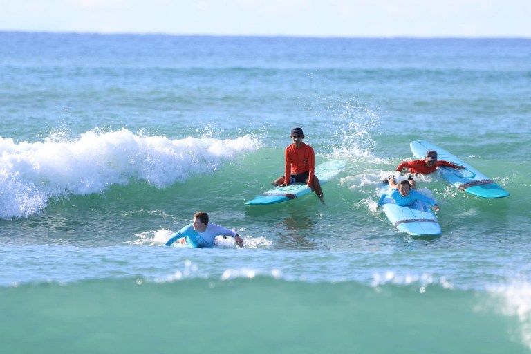 Surfhnl Ala Moana Surf Lessons Avoid The Crowds Surfing