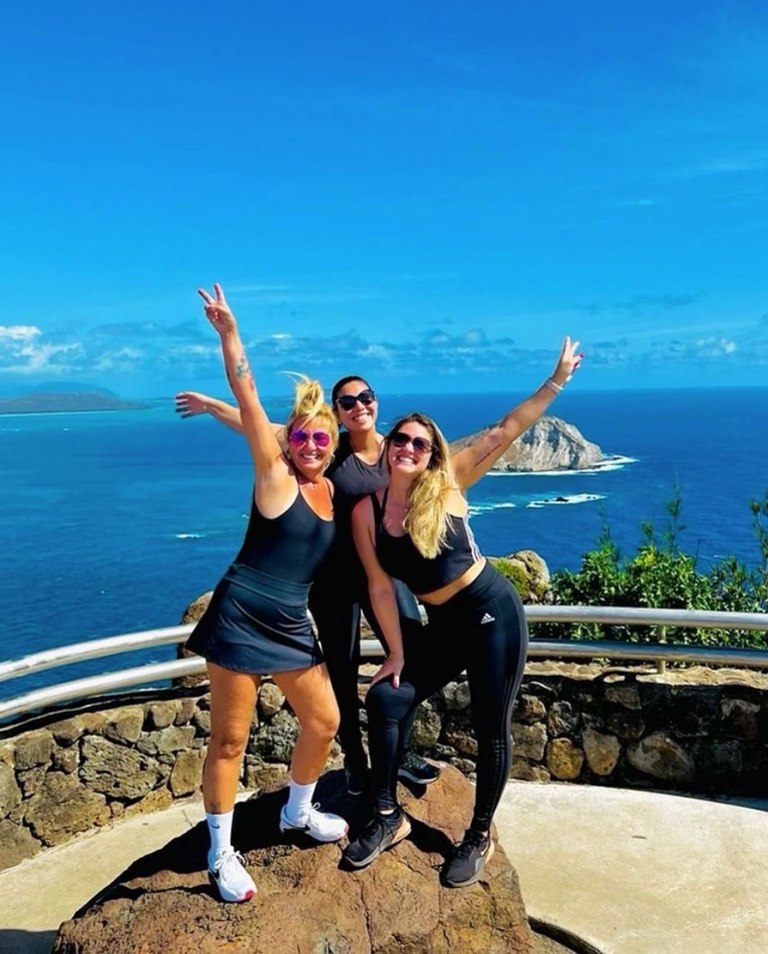 top of the trail is always rewarding with this beautiful view kaimanatours makapuu lighthouse trail hike