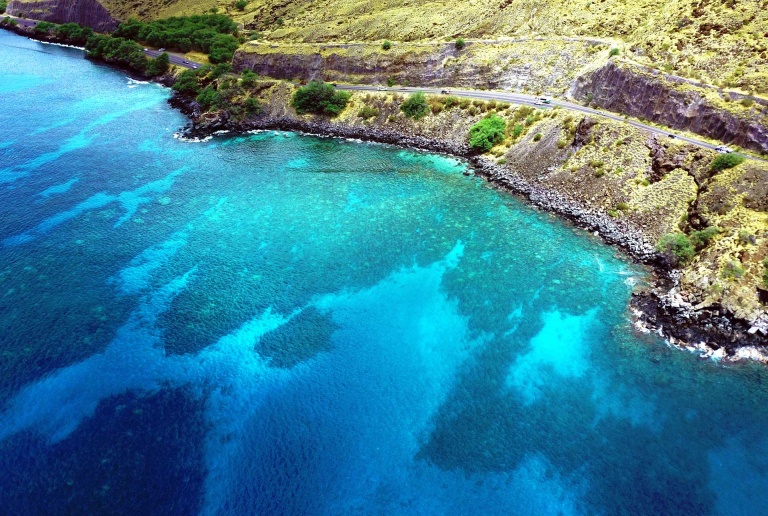 beautiful pic of the west side of maui four winds maui