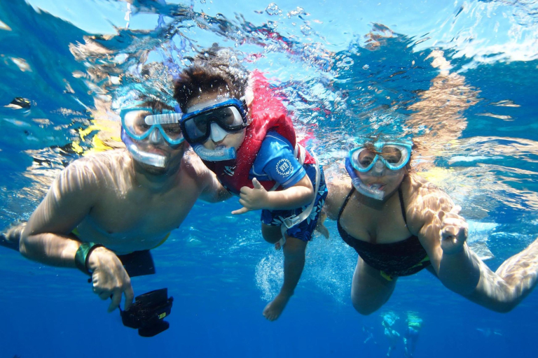 Fourwindsmaui Molokini Am Snorkel Tour Feature Family