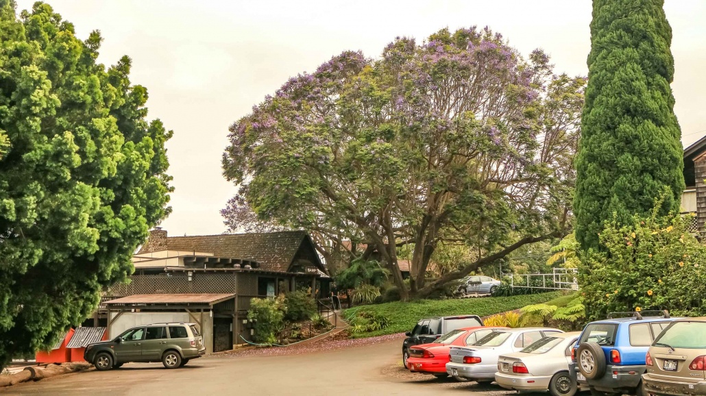 Kula Upcountry Maui Lodge Marketplace Parking