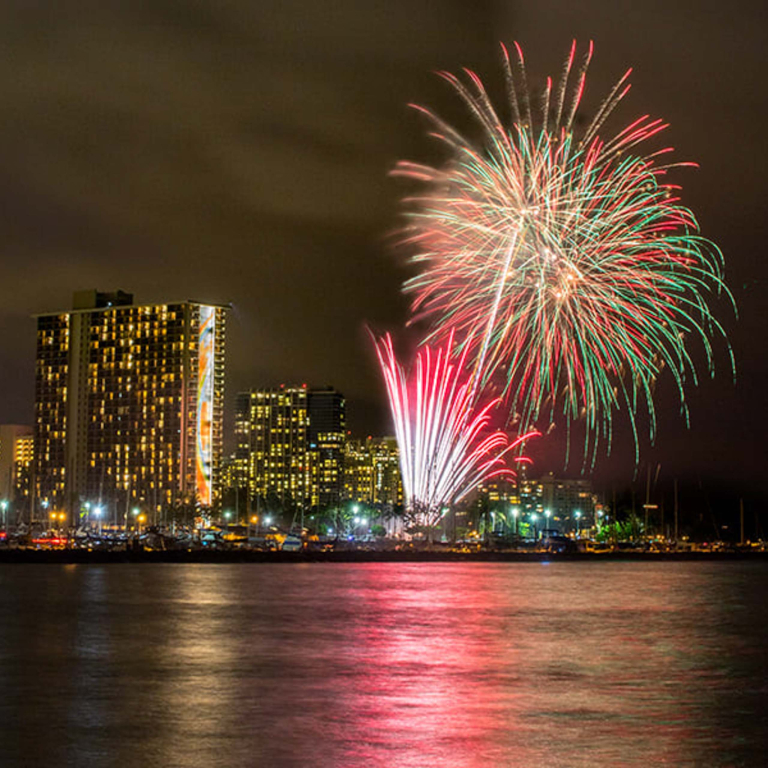 Portwaikikicruises Fireworks Dinner Cruise Colorful Firework