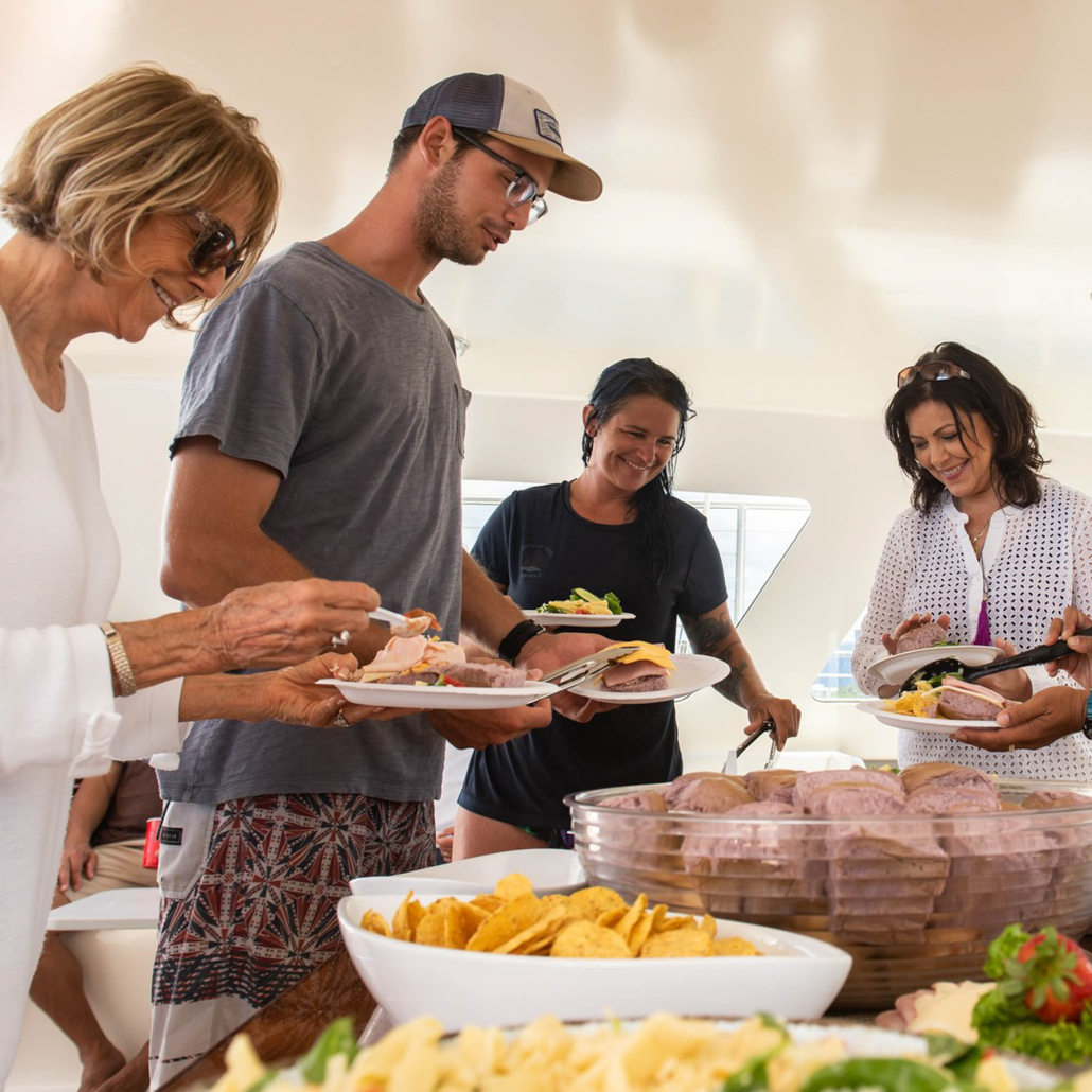 Visitors Enjoy Diner Port Waikiki Cruises 