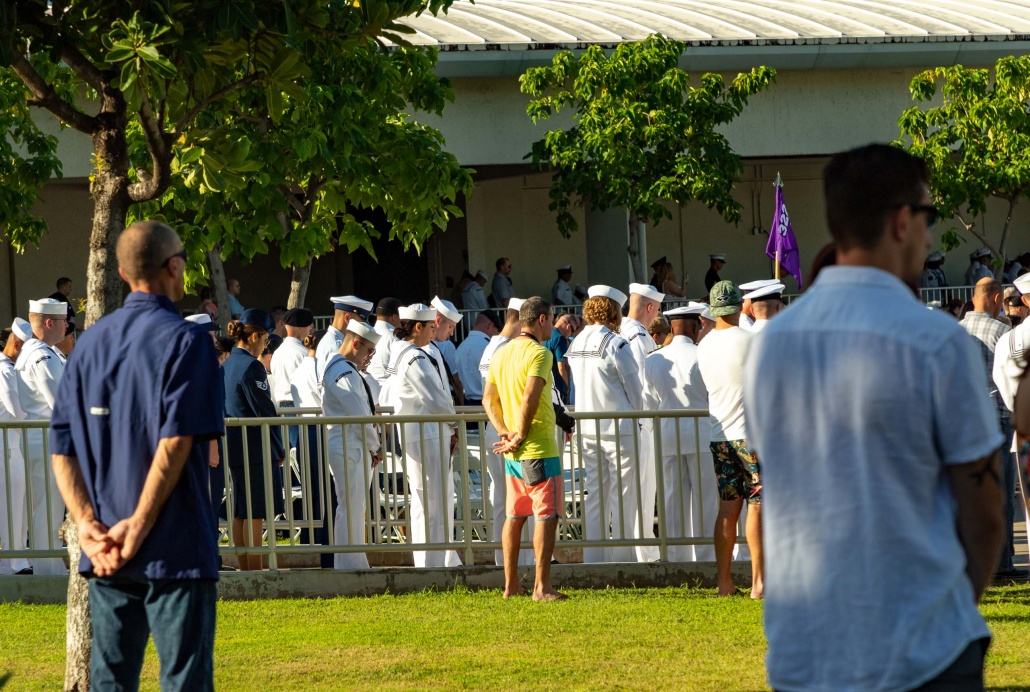 Pearl-Harbor-Day-Dec-7th-Sailors-and-visitors-Pray-Oahu