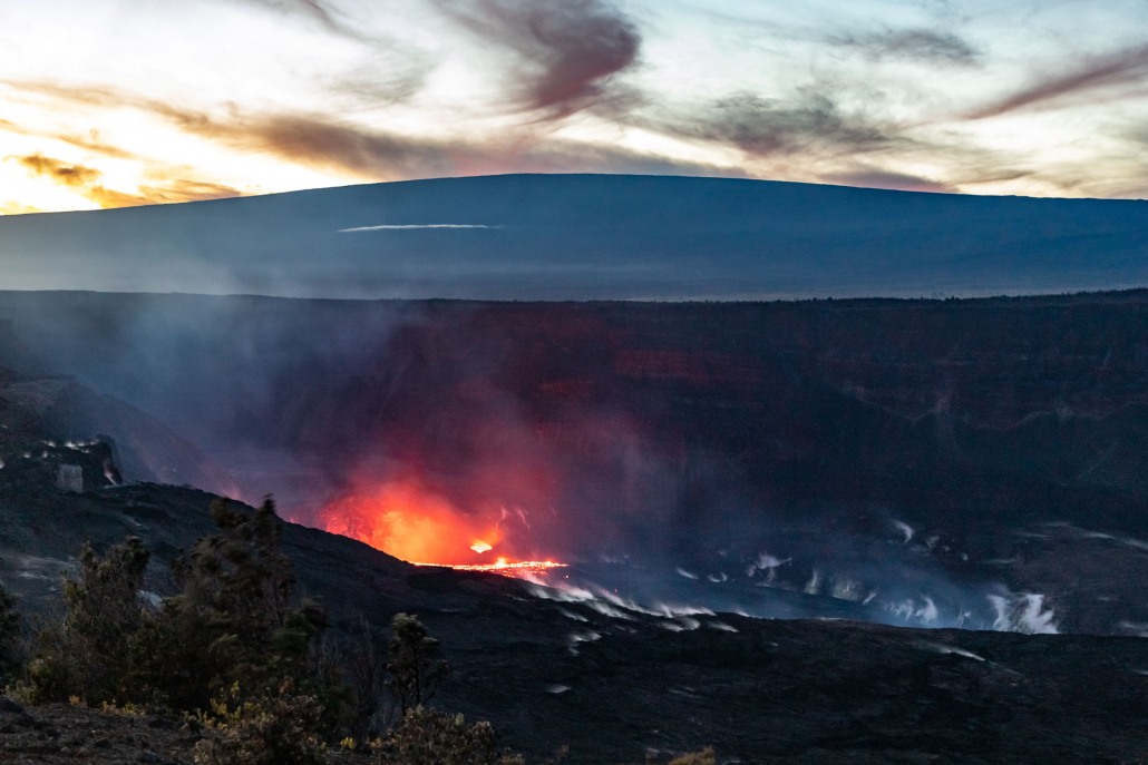 Volcanoes-National-Park-Kilauea-Sunset-Night-Glow-Big-Island